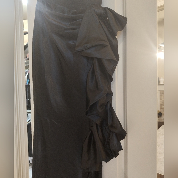 The Label Elegant Black Evening Gown - Picture 2 of 5